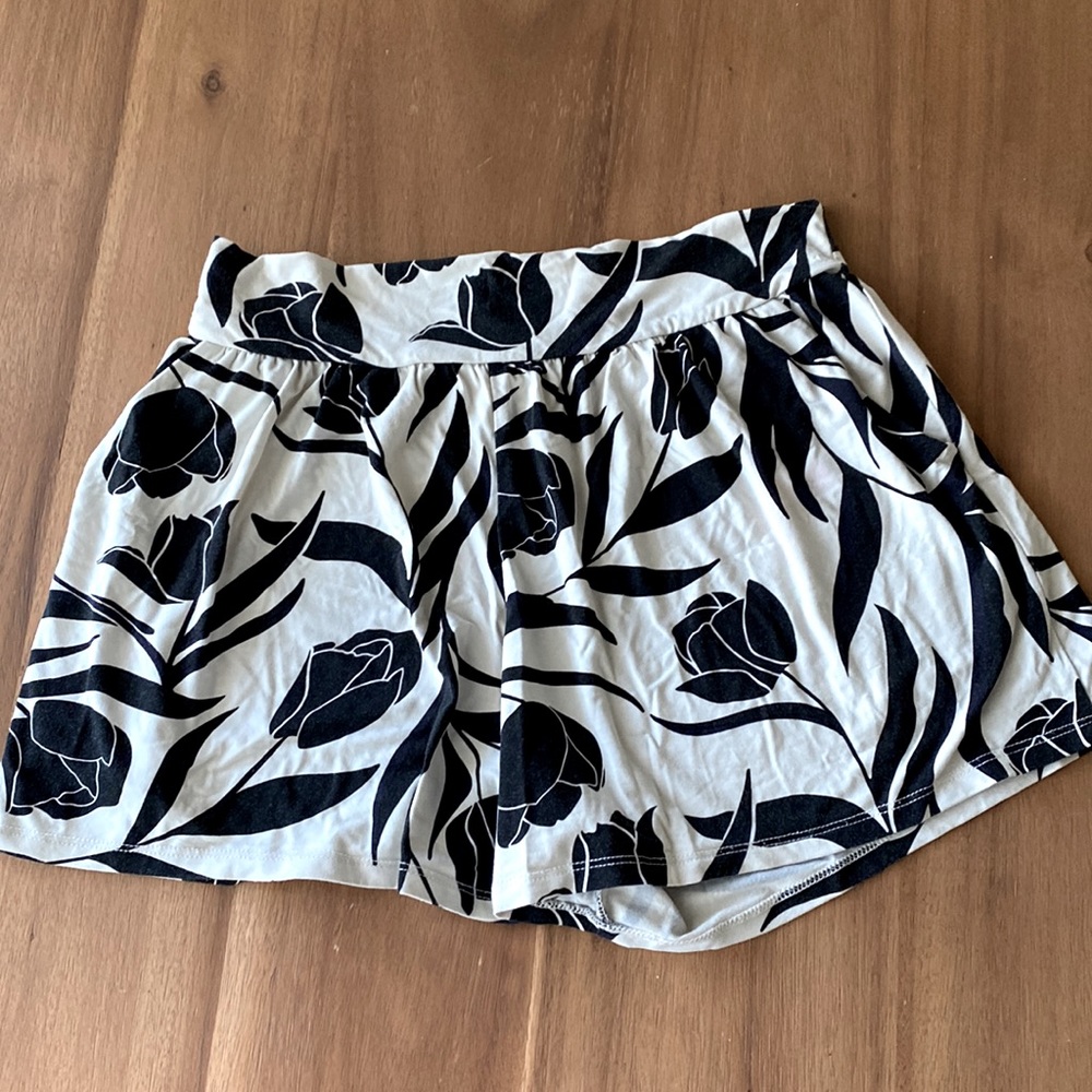 Fighting Eel Short size small with pockets
